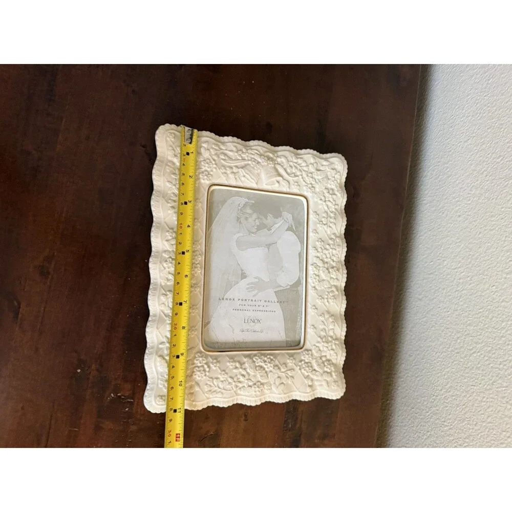 Lenox Ivory Porcelain Wedding Promises Collection  5 x7 Photo Picture Frame
